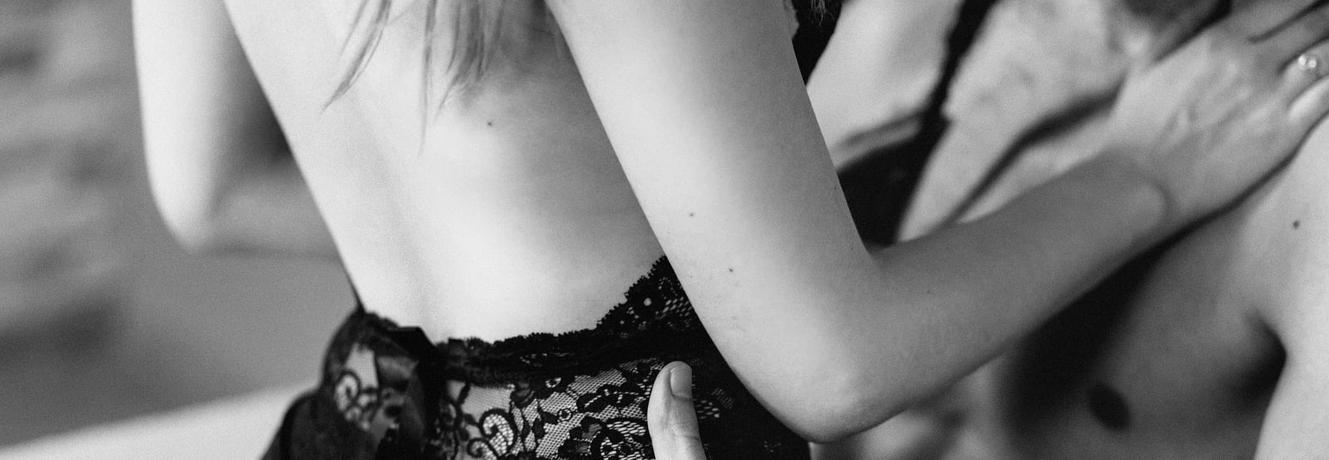 Mulher sensual e homem